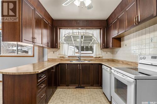 814 Marr Avenue, Saskatoon, SK - Indoor Photo Showing Kitchen With Double Sink