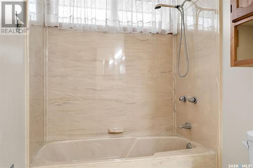 814 Marr Avenue, Saskatoon, SK - Indoor Photo Showing Bathroom