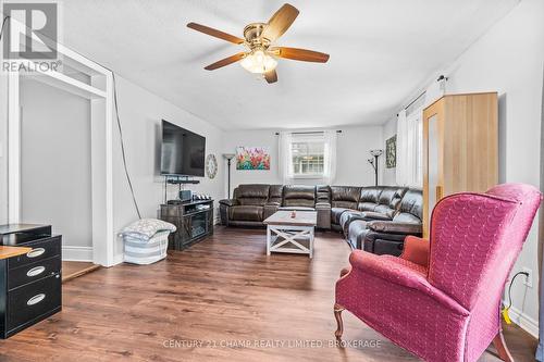 6817 38, South Frontenac (Frontenac South), ON - Indoor Photo Showing Living Room