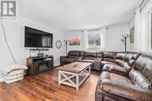 6817 38, South Frontenac (Frontenac South), ON - Indoor Photo Showing Living Room