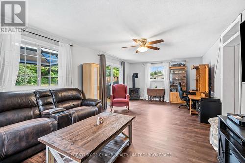 6817 38, South Frontenac (Frontenac South), ON - Indoor Photo Showing Living Room