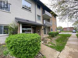 11 - 625 WONDERLAND ROAD S  London, ON N6K 1M1