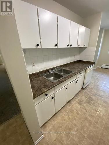 11 - 625 Wonderland Road S, London, ON - Indoor Photo Showing Kitchen With Double Sink