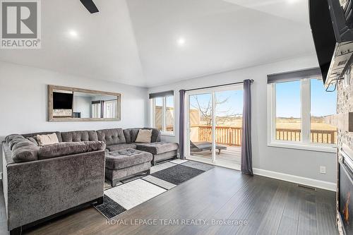 109 James Street, North Dundas, ON - Indoor Photo Showing Living Room