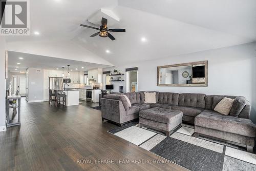 109 James Street, North Dundas, ON - Indoor Photo Showing Living Room