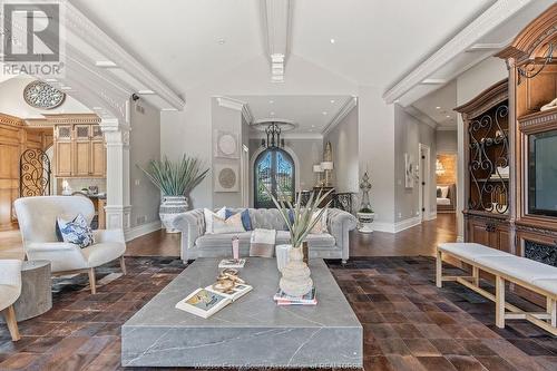 450 Seacliff Drive West, Leamington, ON - Indoor Photo Showing Living Room