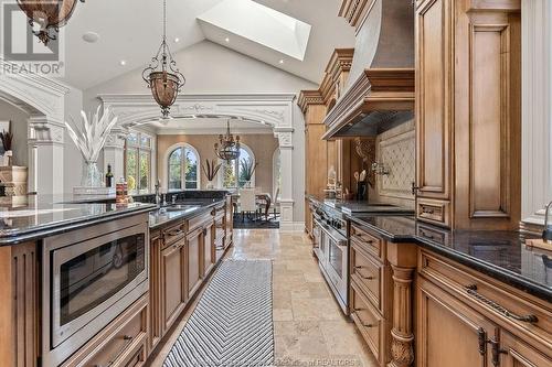 450 Seacliff Drive West, Leamington, ON - Indoor Photo Showing Kitchen With Double Sink With Upgraded Kitchen