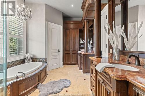 450 Seacliff Drive West, Leamington, ON - Indoor Photo Showing Bathroom