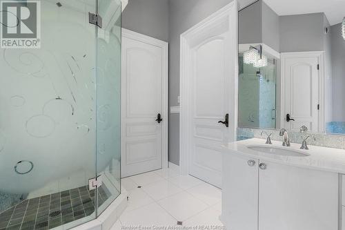 450 Seacliff Drive West, Leamington, ON - Indoor Photo Showing Bathroom