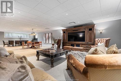 450 Seacliff Drive West, Leamington, ON - Indoor Photo Showing Living Room