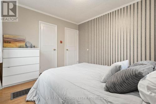 217 Linwood Street, London, ON - Indoor Photo Showing Bedroom