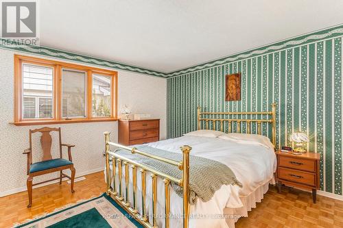 2427 Ogilvie Road, Ottawa, ON - Indoor Photo Showing Bedroom