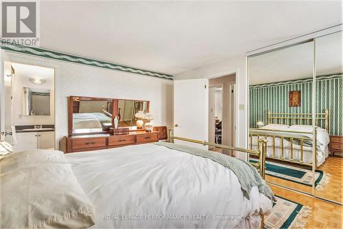 2427 Ogilvie Road, Ottawa, ON - Indoor Photo Showing Bedroom