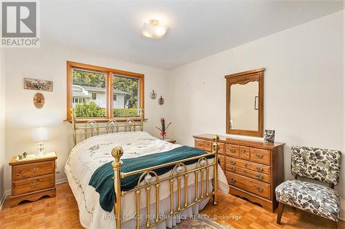 2427 Ogilvie Road, Ottawa, ON - Indoor Photo Showing Bedroom