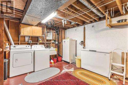 2427 Ogilvie Road, Ottawa, ON - Indoor Photo Showing Laundry Room