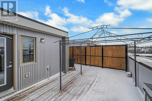 573 Ozawa, Ottawa, ON - Outdoor With Exterior