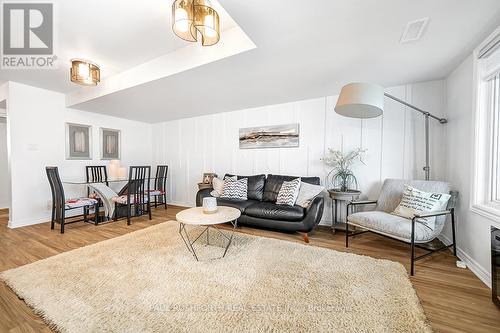 573 Ozawa, Ottawa, ON - Indoor Photo Showing Living Room