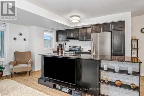 573 Ozawa, Ottawa, ON - Indoor Photo Showing Kitchen