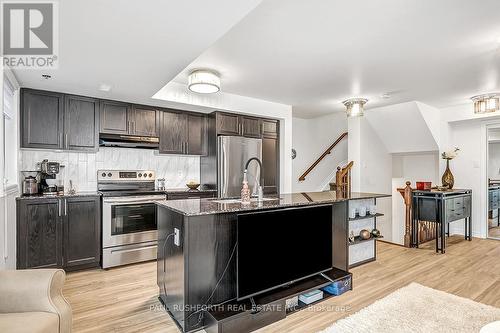 573 Ozawa, Ottawa, ON - Indoor Photo Showing Kitchen With Upgraded Kitchen