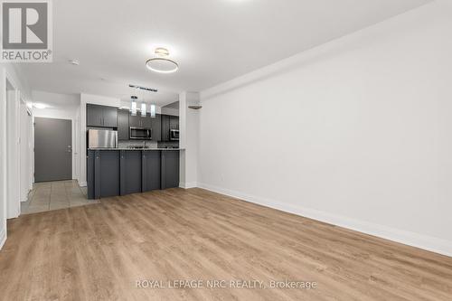 428 - 16 Concord Place, Grimsby (540 - Grimsby Beach), ON - Indoor Photo Showing Kitchen