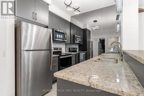 428 - 16 Concord Place, Grimsby (540 - Grimsby Beach), ON - Indoor Photo Showing Kitchen With Stainless Steel Kitchen With Double Sink With Upgraded Kitchen