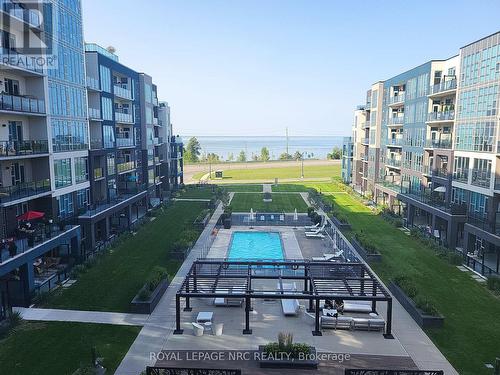 428 - 16 Concord Place, Grimsby (540 - Grimsby Beach), ON - Outdoor With Balcony