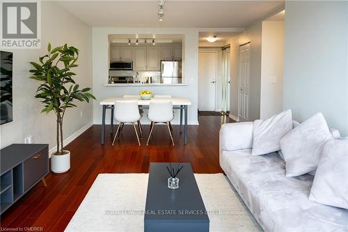 212 - 7 Concorde Place, Toronto, ON - Indoor Photo Showing Living Room