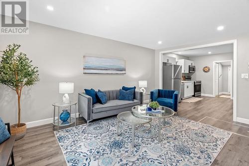 236 Elgin Avenue W, Goderich (Goderich Town), ON - Indoor Photo Showing Living Room