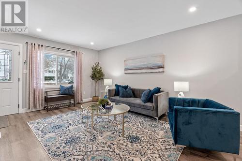 236 Elgin Avenue W, Goderich (Goderich Town), ON - Indoor Photo Showing Living Room