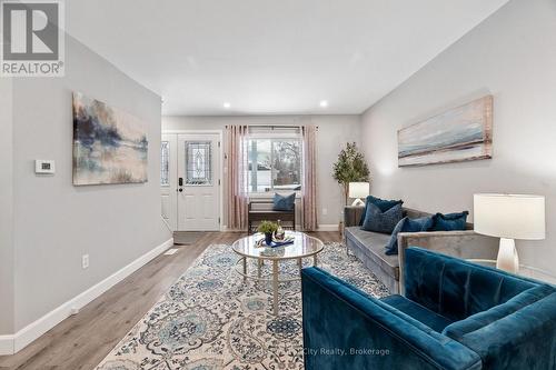 236 Elgin Avenue W, Goderich (Goderich Town), ON - Indoor Photo Showing Living Room