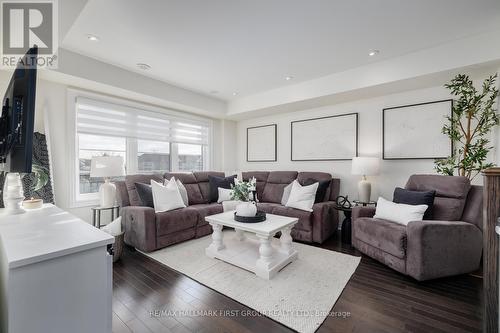 22 King William Way, Clarington, ON - Indoor Photo Showing Living Room