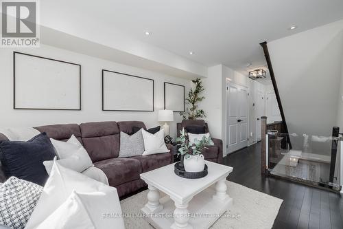 22 King William Way, Clarington, ON - Indoor Photo Showing Living Room