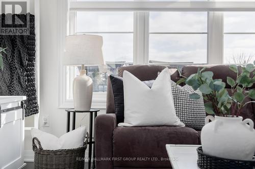 22 King William Way, Clarington, ON - Indoor Photo Showing Living Room