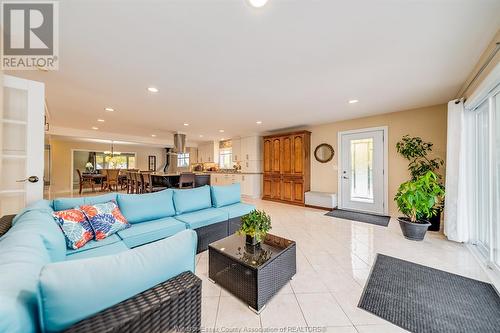 5474 Morris Line, Merlin, ON - Indoor Photo Showing Living Room