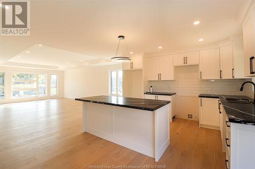 135 Valencia Drive, Chatham, ON - Indoor Photo Showing Kitchen With Double Sink