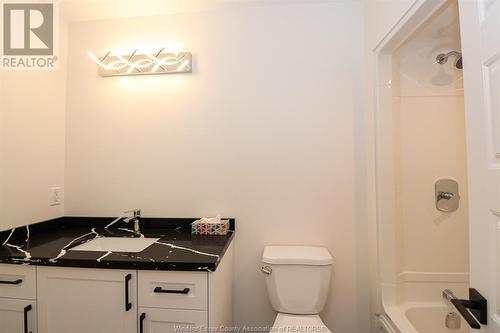 135 Valencia Drive, Chatham, ON - Indoor Photo Showing Bathroom