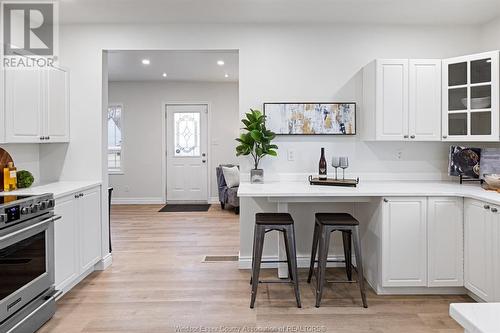 693 Bensette, Windsor, ON - Indoor Photo Showing Kitchen