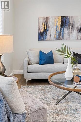 693 Bensette, Windsor, ON - Indoor Photo Showing Living Room