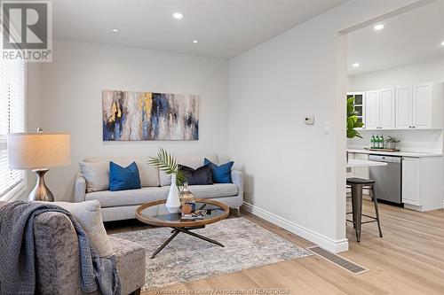 693 Bensette, Windsor, ON - Indoor Photo Showing Living Room