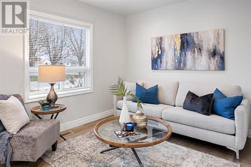 693 Bensette, Windsor, ON - Indoor Photo Showing Living Room