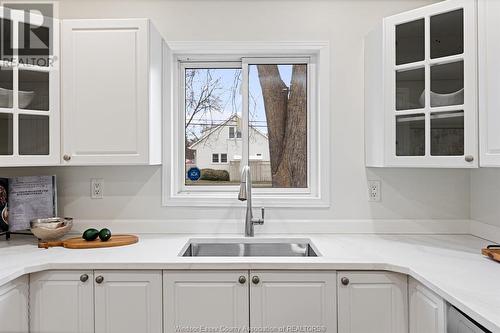 693 Bensette, Windsor, ON - Indoor Photo Showing Kitchen