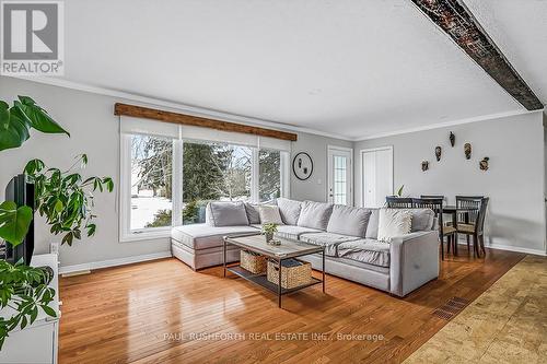 1875 Farwel Street, Ottawa, ON - Indoor Photo Showing Living Room