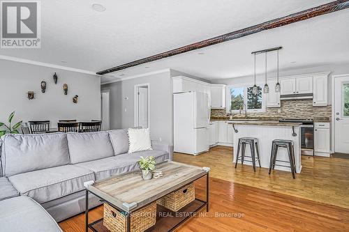 1875 Farwel Street, Ottawa, ON - Indoor Photo Showing Living Room