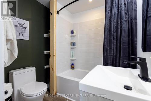 28 Clarke Street W, Port Colborne (875 - Killaly East), ON - Indoor Photo Showing Bathroom