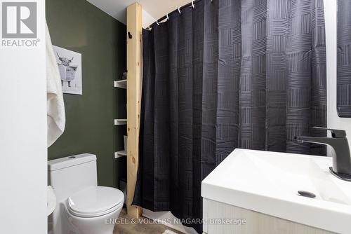 28 Clarke Street W, Port Colborne (875 - Killaly East), ON - Indoor Photo Showing Bathroom