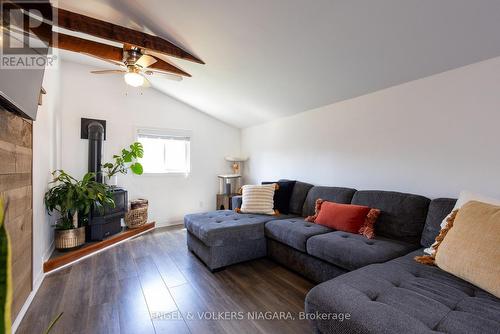 28 Clarke Street W, Port Colborne (875 - Killaly East), ON - Indoor Photo Showing Living Room