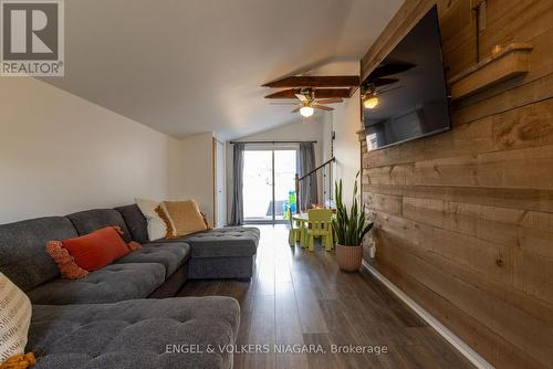 28 Clarke Street W, Port Colborne (875 - Killaly East), ON - Indoor Photo Showing Living Room