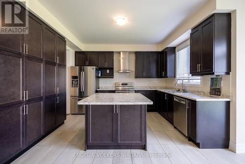 9462 Tallgrass Avenue, Niagara Falls (224 - Lyons Creek), ON - Indoor Photo Showing Kitchen With Double Sink