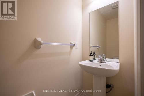 9462 Tallgrass Avenue, Niagara Falls (224 - Lyons Creek), ON - Indoor Photo Showing Bathroom