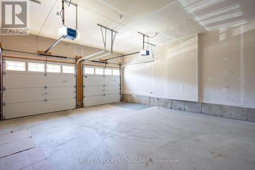 9462 Tallgrass Avenue, Niagara Falls (224 - Lyons Creek), ON - Indoor Photo Showing Garage